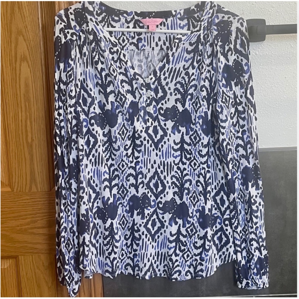 Lilly Pulitzer Lilias Tunic Top Tons of Fun Elephant Ikat Print Size Small Navy - Picture 2 of 7